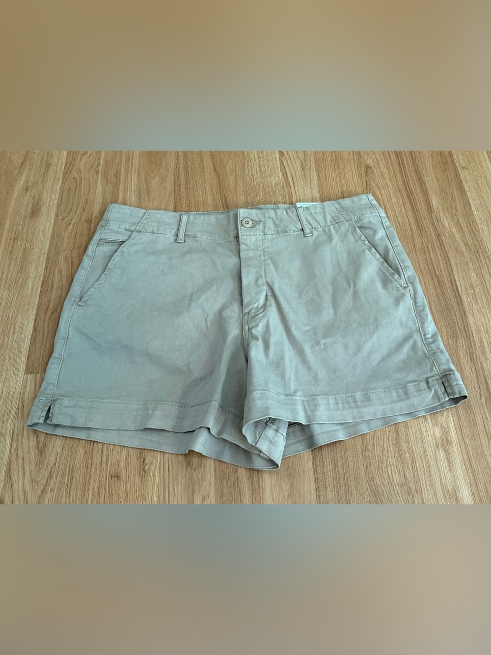 NEW Women’s American Eagle High Rise Trouser Shorts - Khaki - Size 16